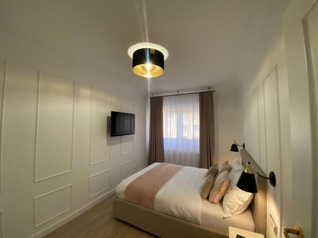 Central Spacious Apartment With Balcony - Alba Carolina Алба-Юлия Экстерьер фото