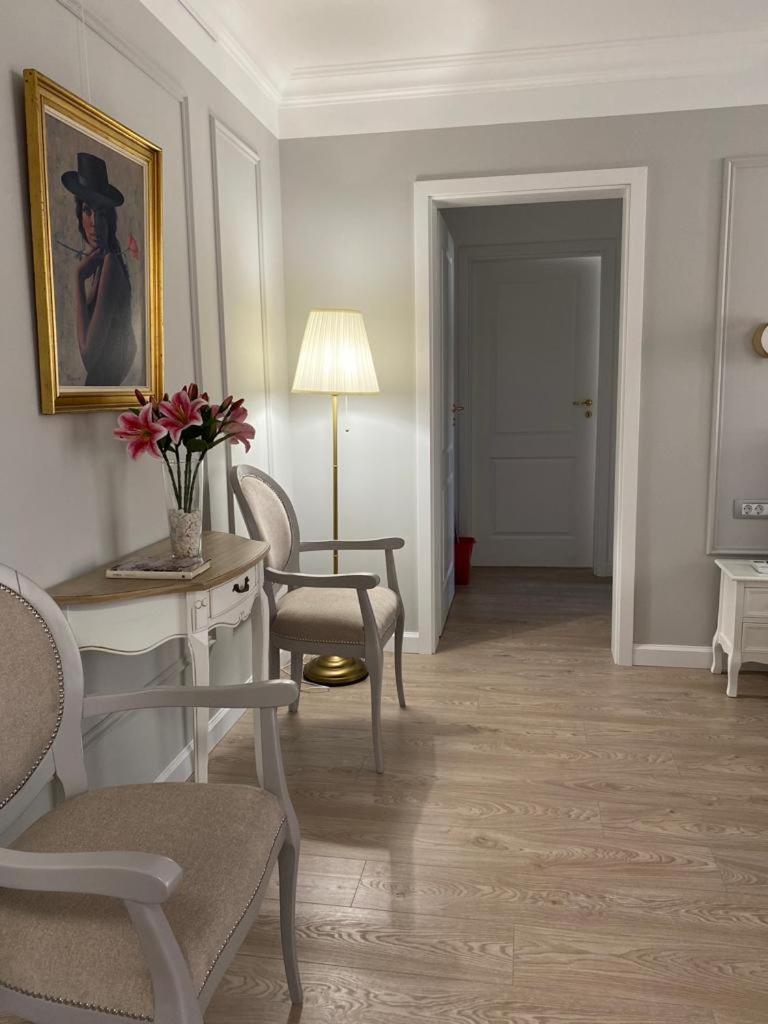 Central Spacious Apartment With Balcony - Alba Carolina Алба-Юлия Экстерьер фото