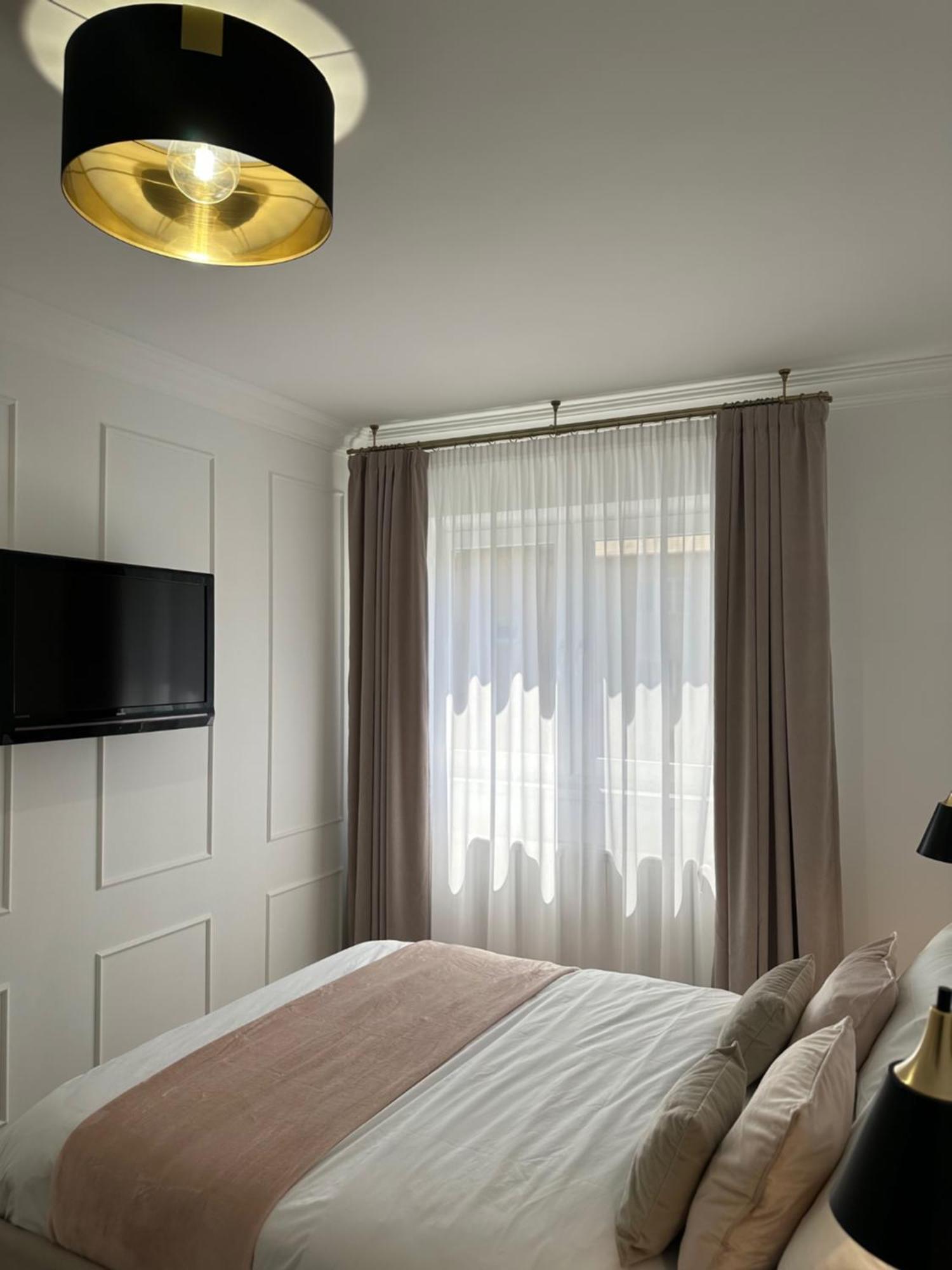 Central Spacious Apartment With Balcony - Alba Carolina Алба-Юлия Экстерьер фото