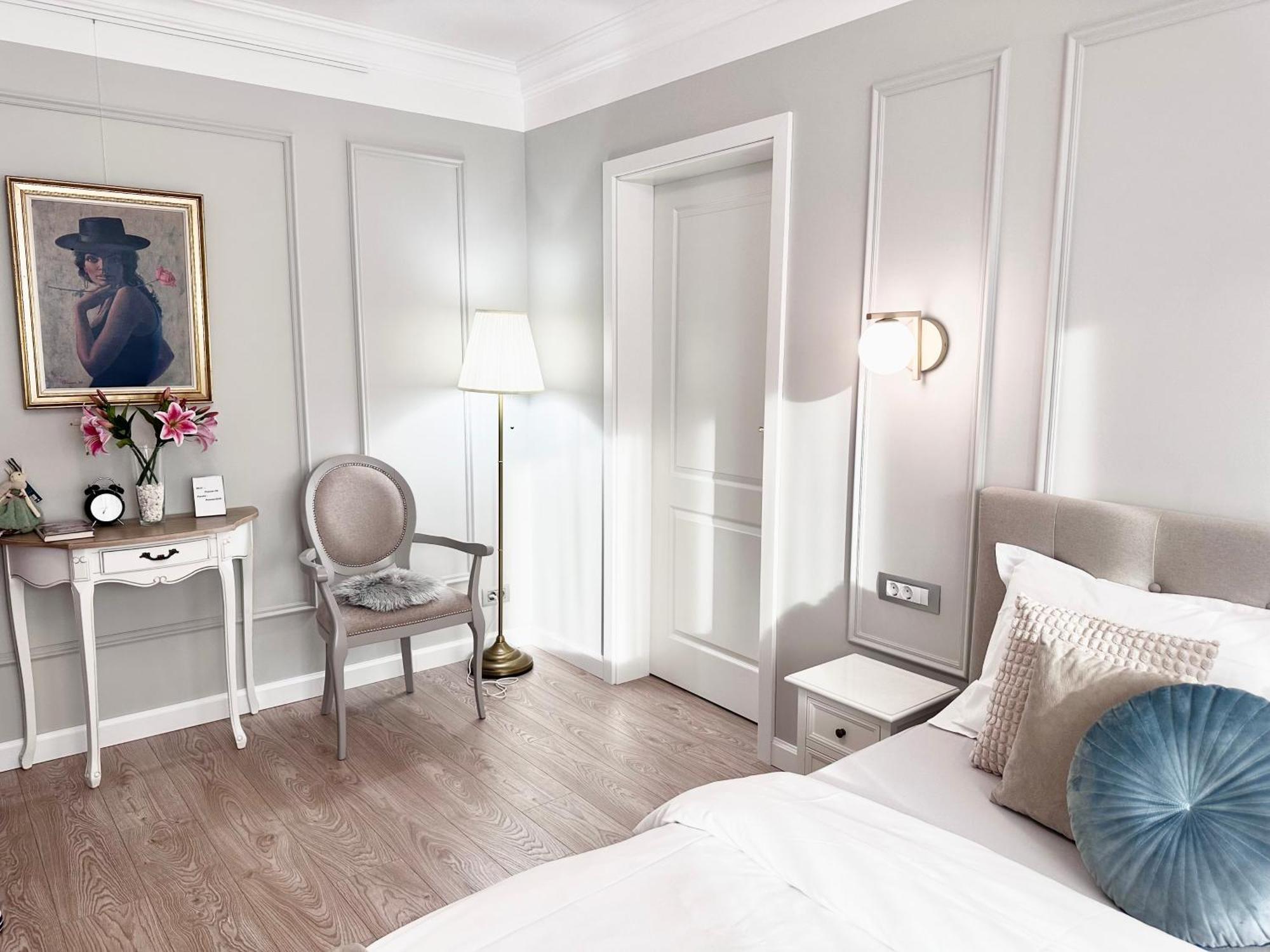 Central Spacious Apartment With Balcony - Alba Carolina Алба-Юлия Экстерьер фото